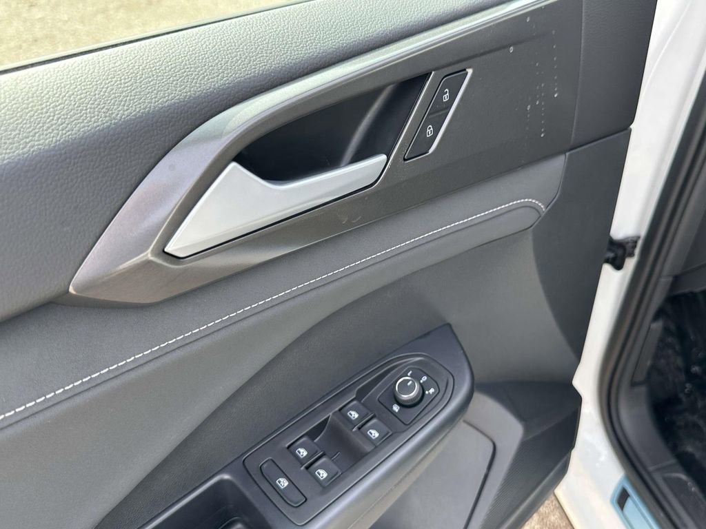 New 2025 Volkswagen Taos SE AWD/4WD image 12
