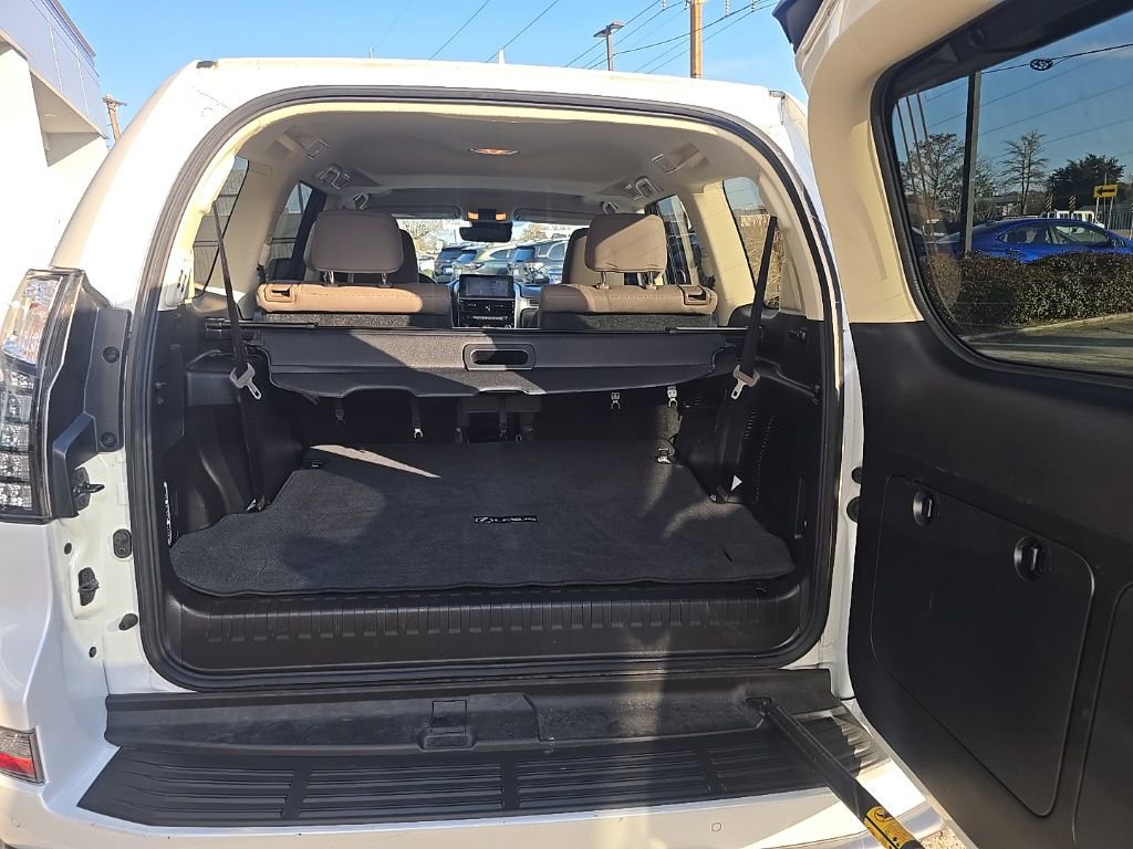 Used 2023 Lexus GX 460 Premium w/ Accessory Package image 28