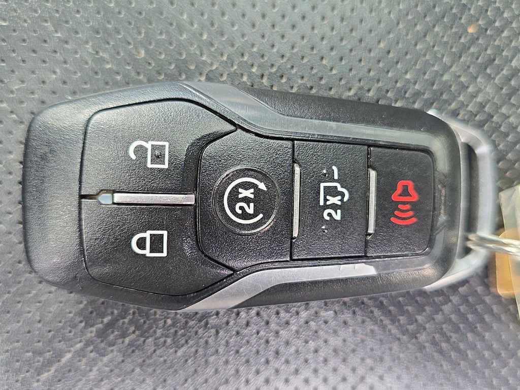 Used 2015 Ford F150 Platinum w/ Equipment Group 701A Luxury AWD/4WD image 34
