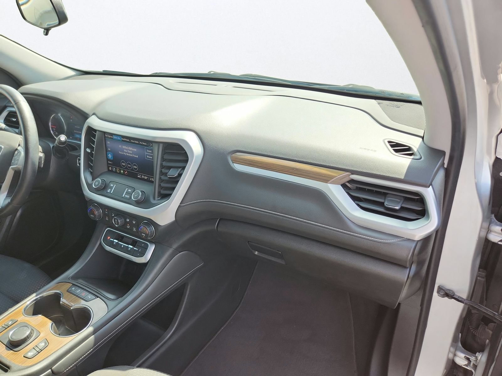 Used 2020 GMC Acadia SLE w/ Driver Convenience Package AWD/4WD image 26