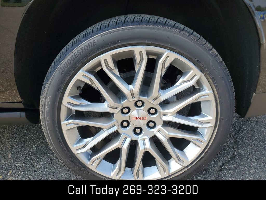 New 2025 GMC Yukon XL Denali w/ Denali Reserve Package image 35