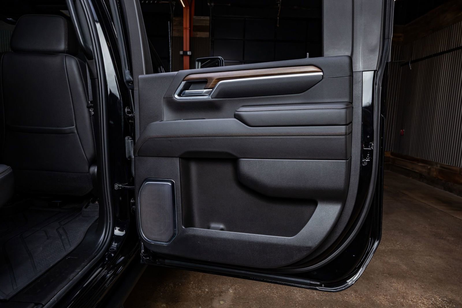 Used 2025 Chevrolet Silverado 2500 High Country w/ High Country Premium Package image 38