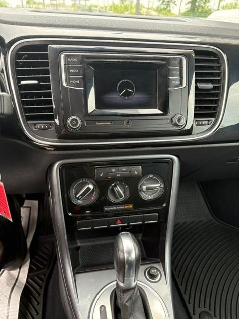 Used 2019 Volkswagen Beetle 2.0T S FWD image 3