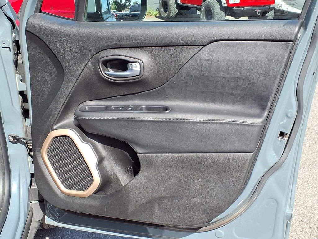 Used 2017 Jeep Renegade Limited FWD image 12