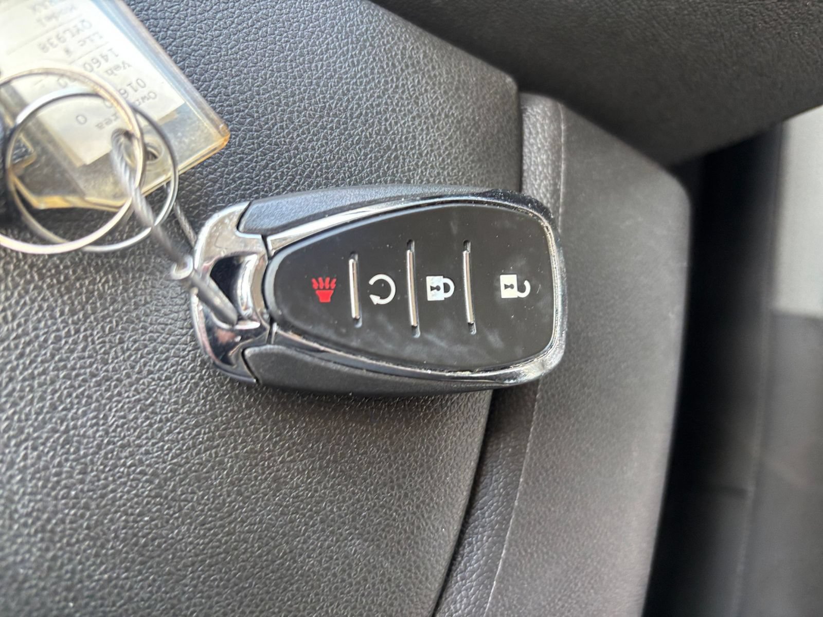 Used 2025 Chevrolet Trax LT FWD image 23