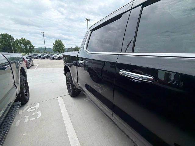 Used 2020 Chevrolet Silverado 1500 High Country w/ Technology Package AWD/4WD image 14