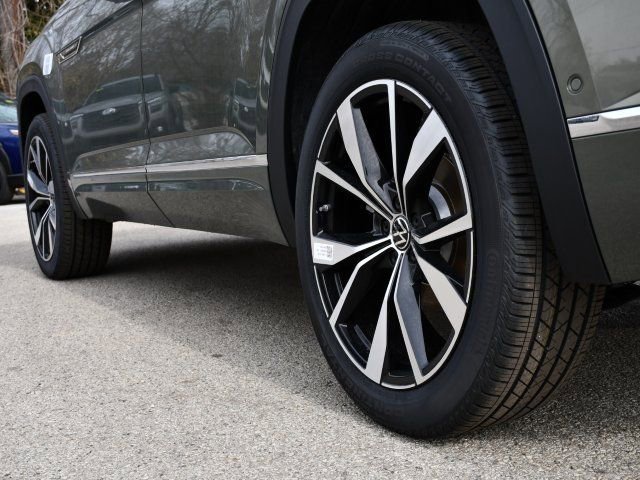 New 2026 Volkswagen Atlas Cross Sport SEL Premium R-Line image 9