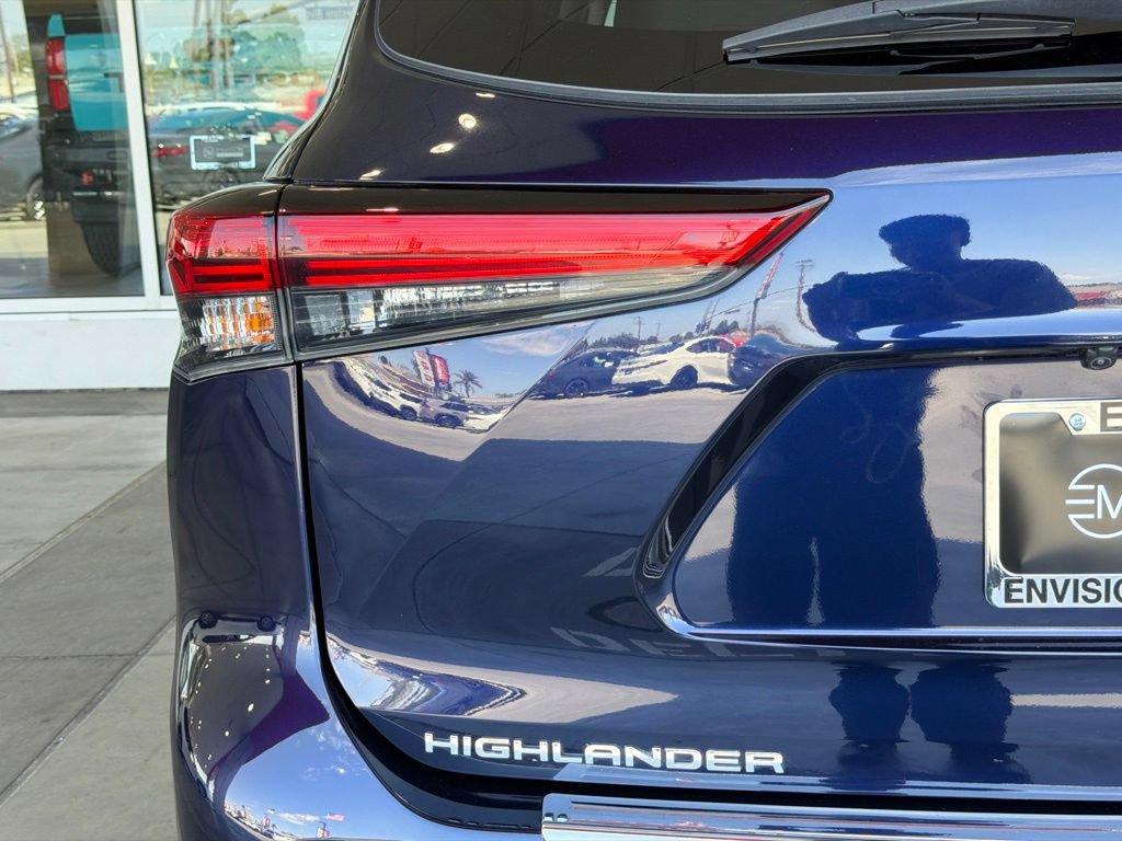 Used 2022 Toyota Highlander Platinum AWD/4WD image 11
