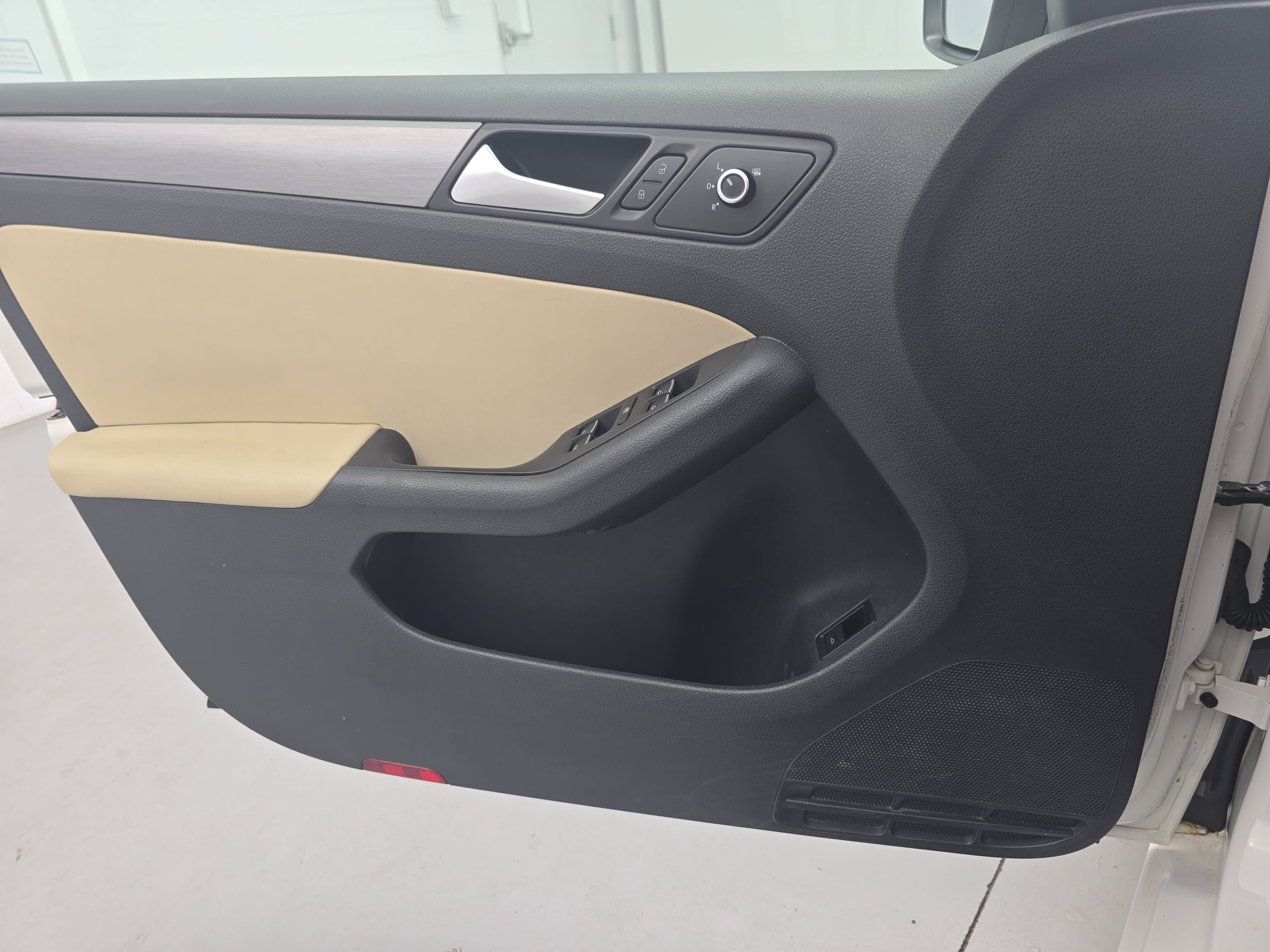Used 2014 Volkswagen Jetta TDI FWD image 25
