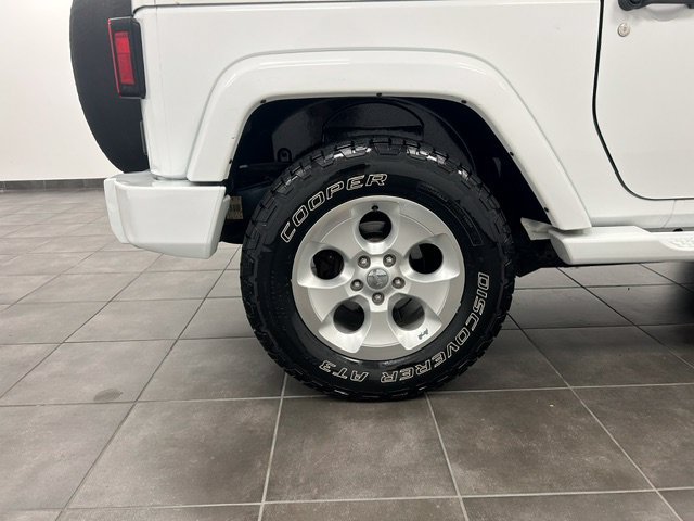 Used 2014 Jeep Wrangler Sahara w/ Dual Top Group AWD/4WD image 29