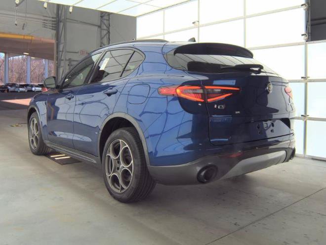 Used 2022 Alfa Romeo Stelvio Ti AWD/4WD image 7