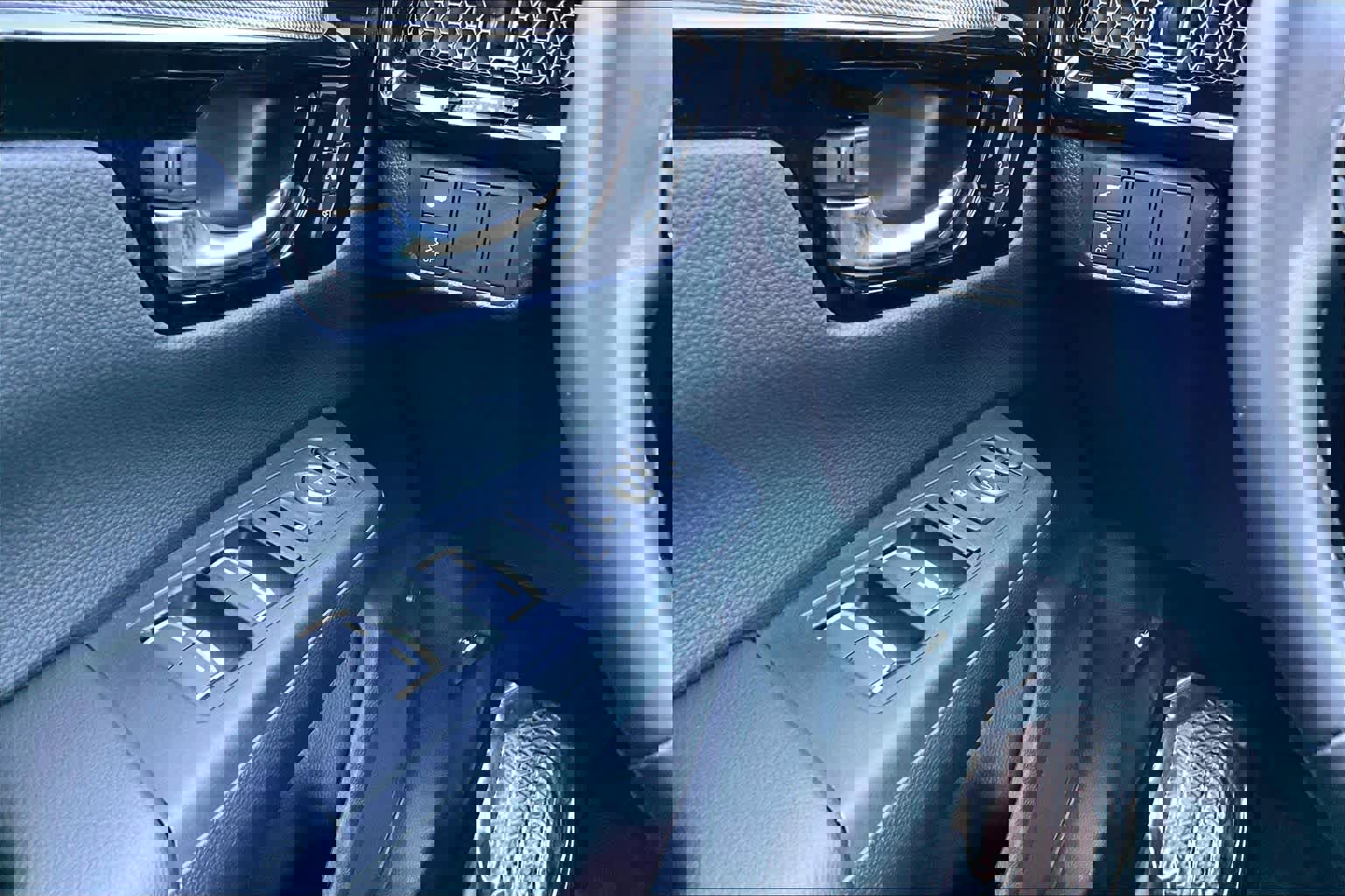 Used 2025 Honda CR-V EX-L image 33