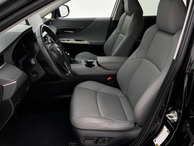 Used 2024 Toyota Venza XLE AWD/4WD image 11