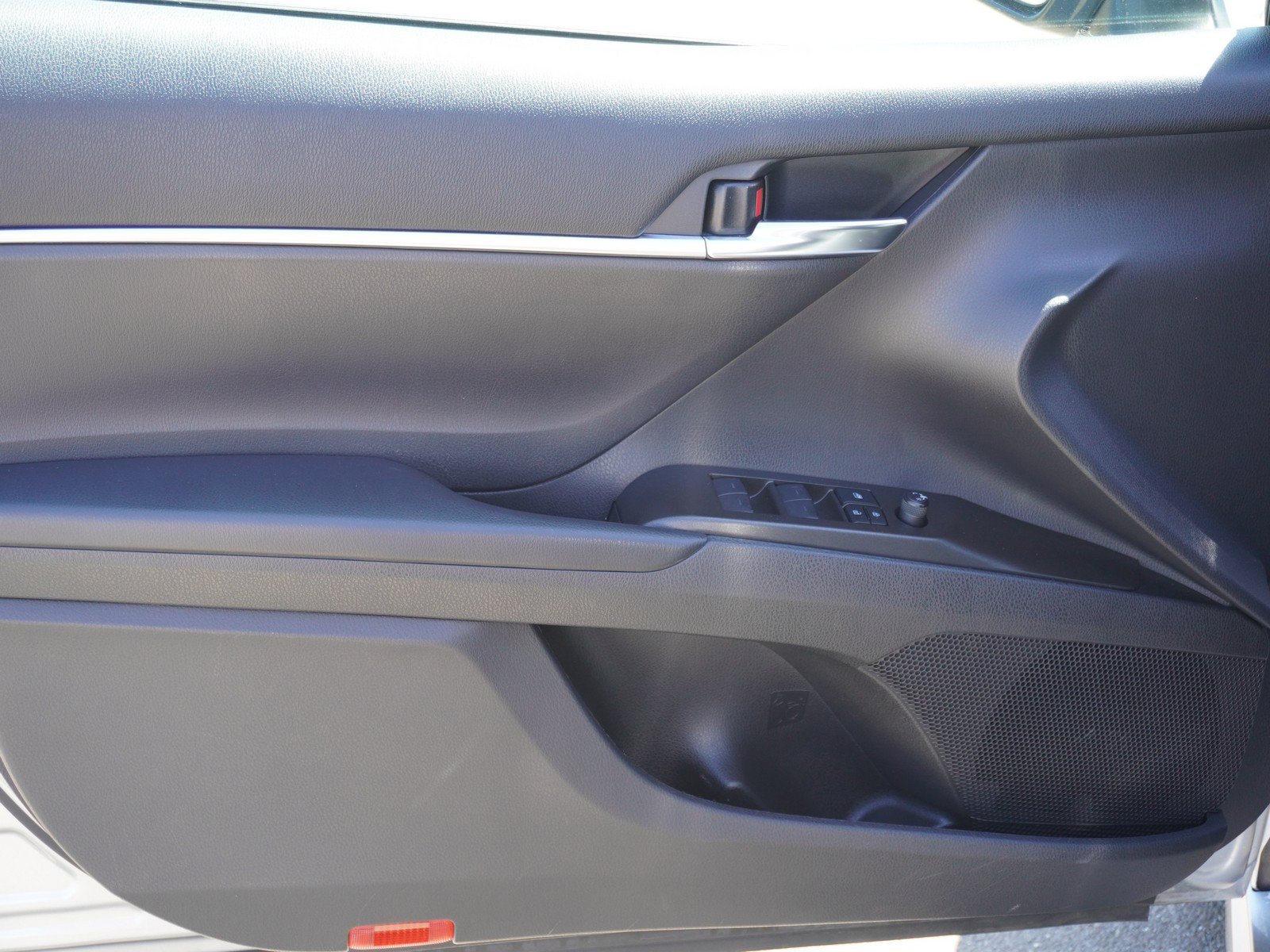 Used 2021 Toyota Camry SE FWD image 18