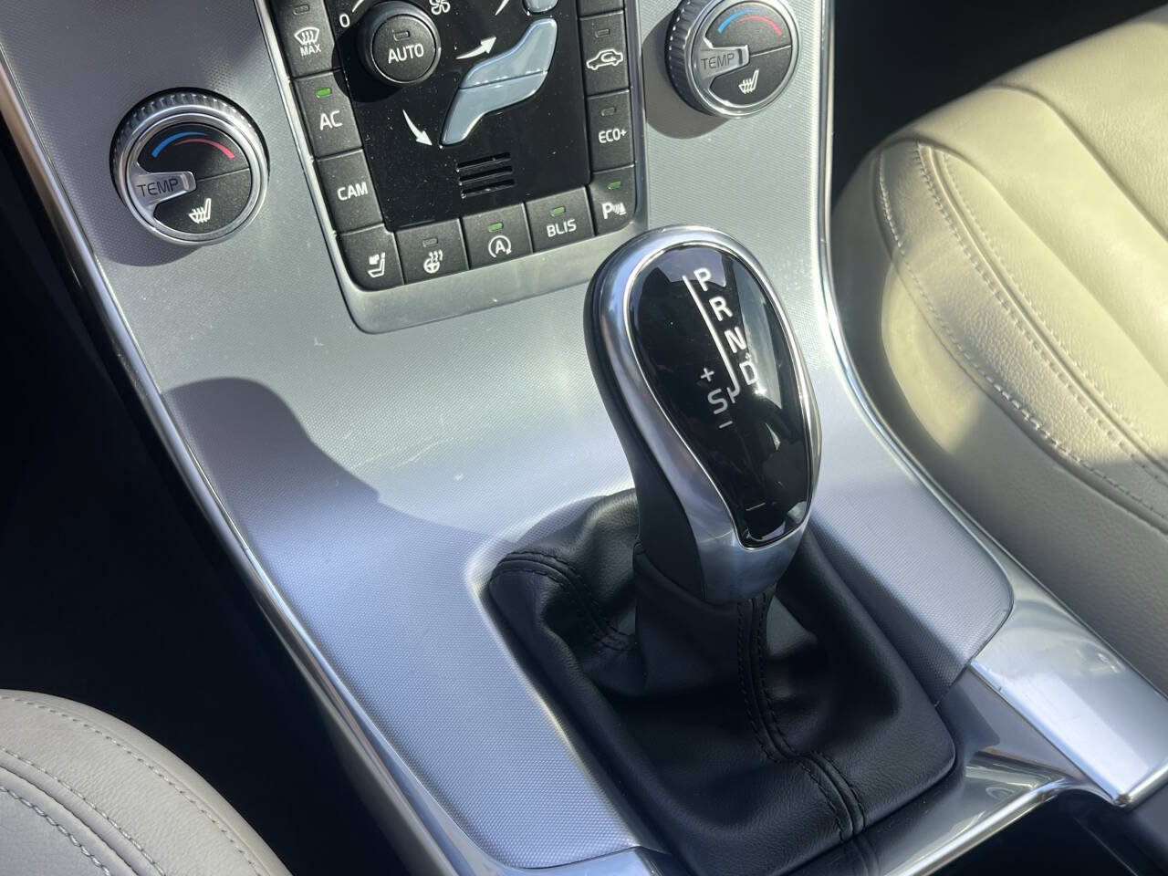 Used 2018 Volvo S60 T5 Dynamic w/ Vision Package FWD image 35