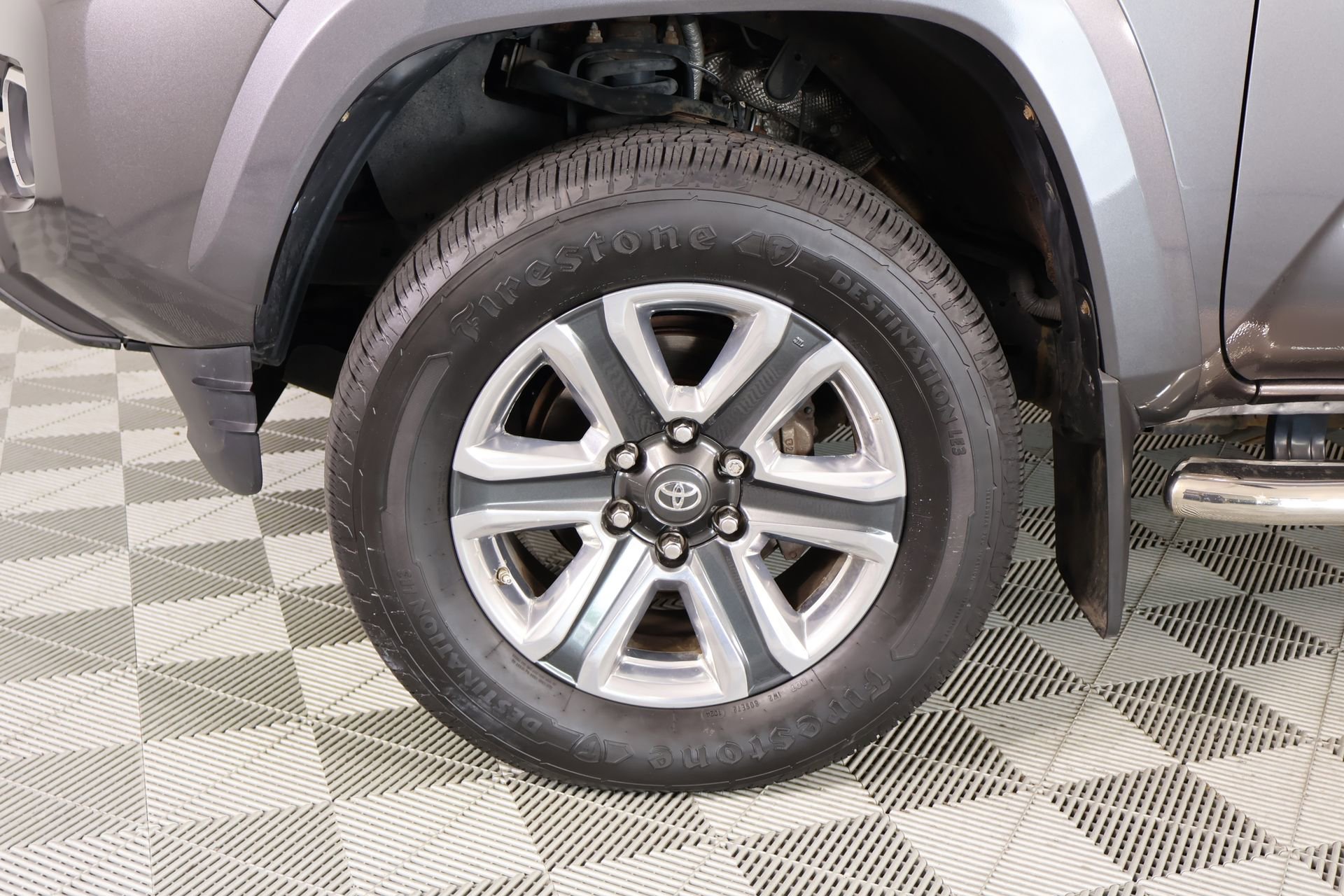 Used 2016 Toyota Tacoma Limited w/ Towing Package image 19