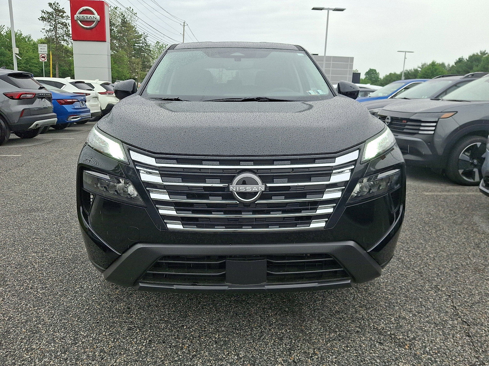 Used 2026 Nissan Rogue SV AWD/4WD image 3