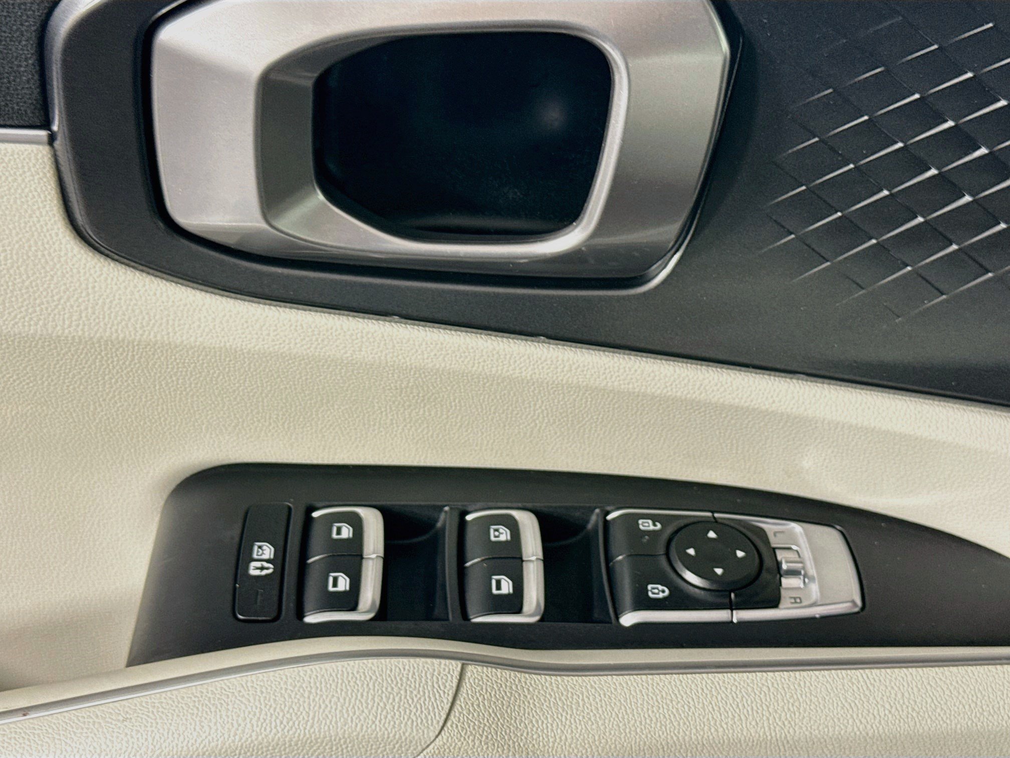 Used 2025 Kia Sorento S w/ Panoramic Sunroof Package FWD image 24