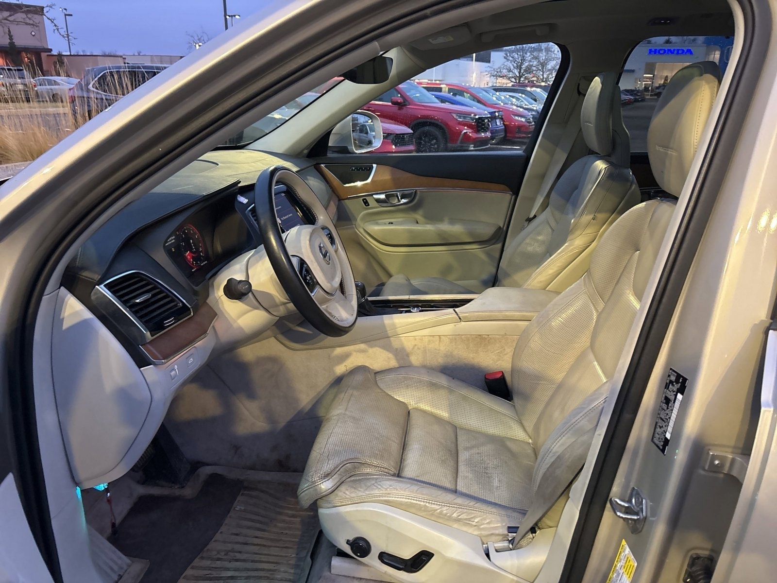 Used 2016 Volvo XC90 T6 Inscription w/ Vision Package image 16