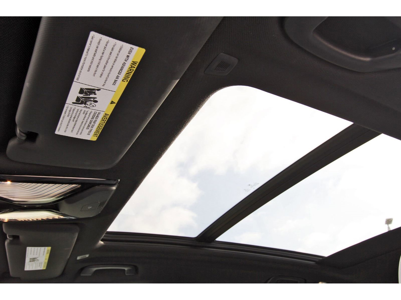 Used 2023 BMW X5 xDrive40i w/ M Sport Package image 32