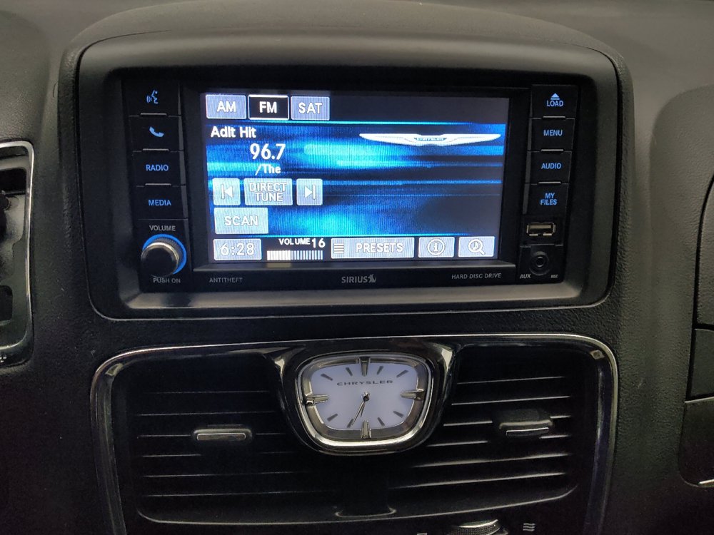 Used 2015 Chrysler Town & Country Touring FWD image 25