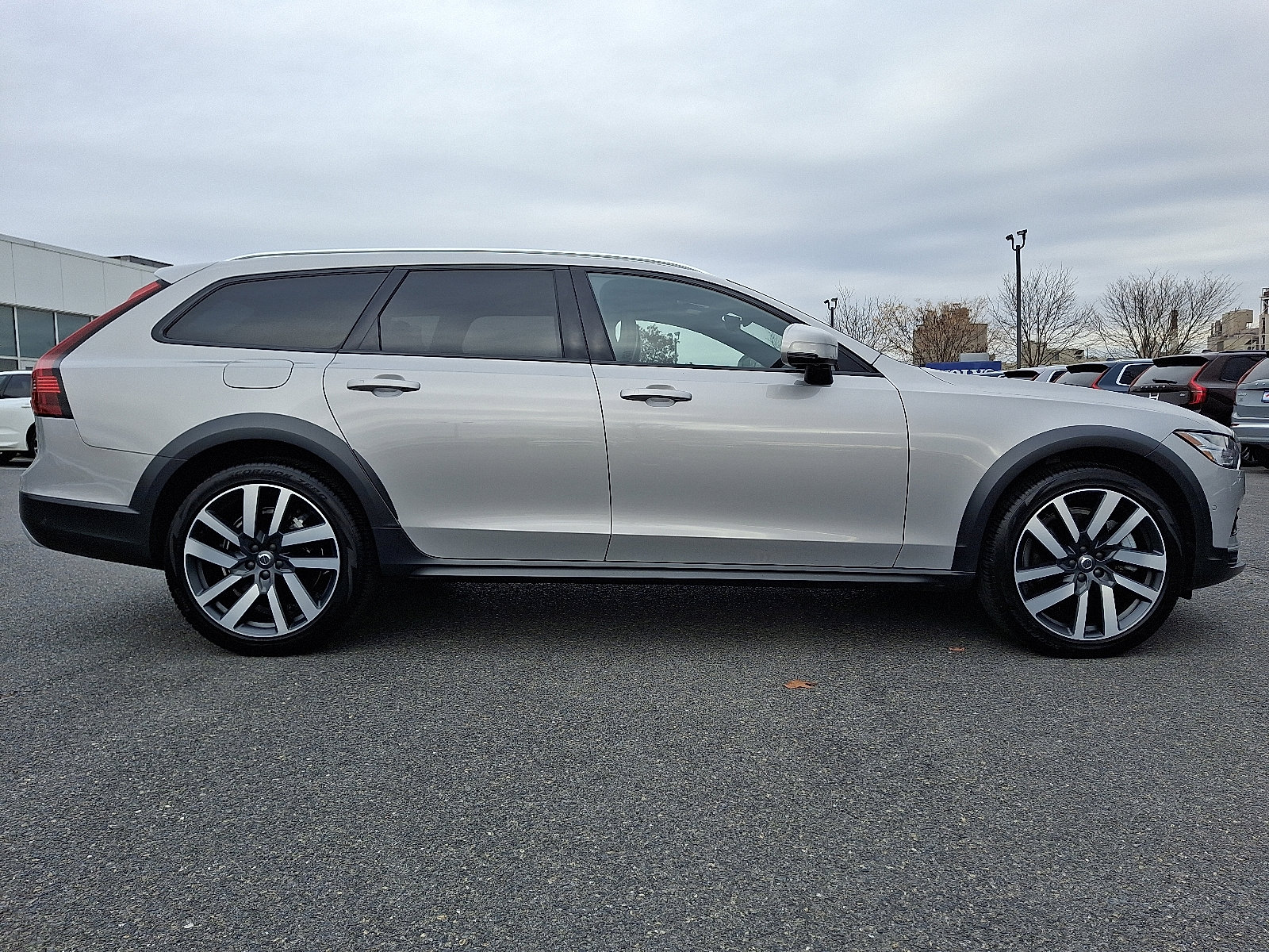 Used 2024 Volvo V90 B6 Cross Country Ultimate image 7