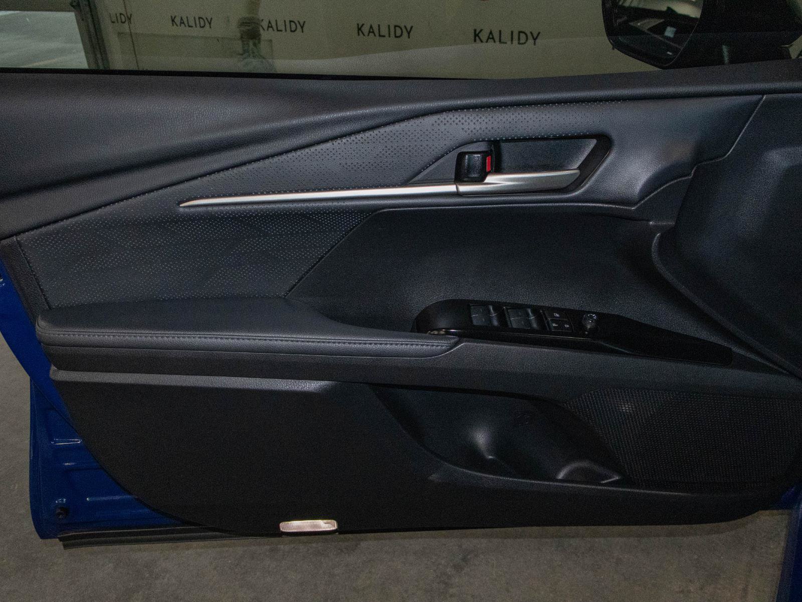 Used 2025 Toyota Camry XSE FWD image 10