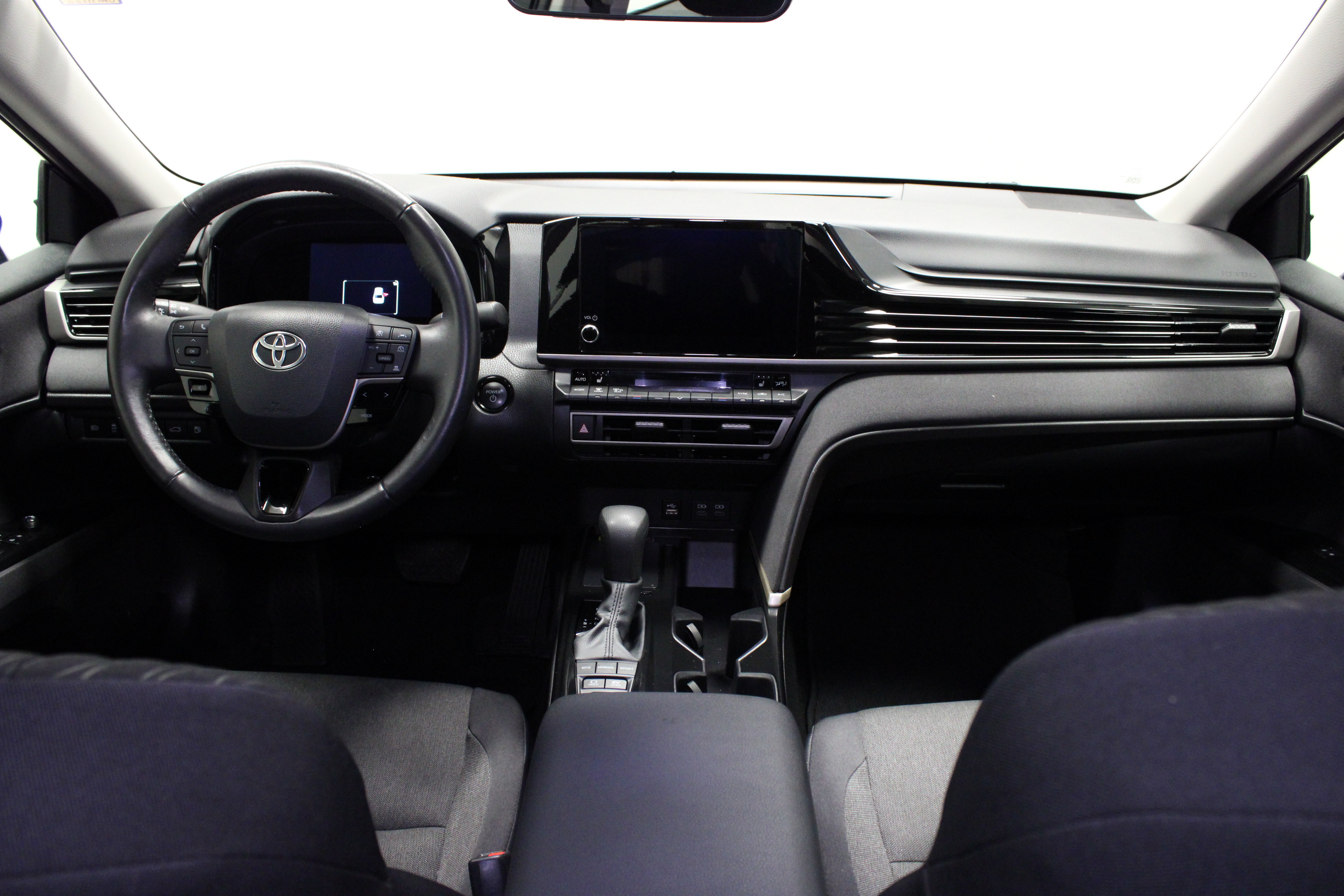 Used 2025 Toyota Camry LE w/ Convenience Package AWD/4WD image 19