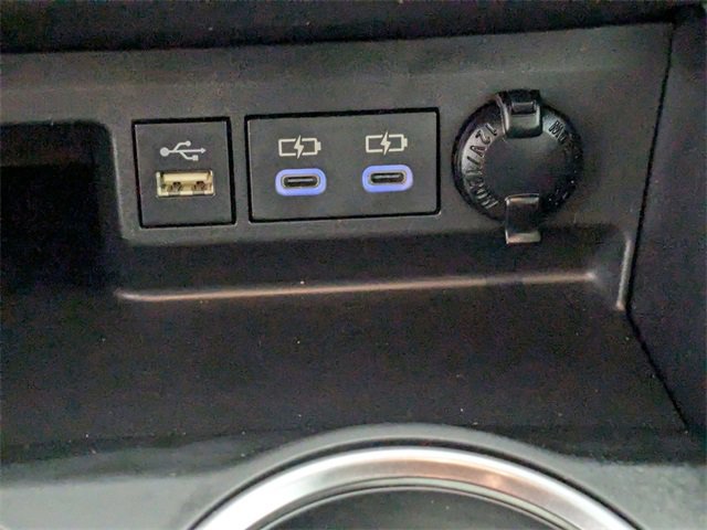 Used 2023 Toyota Highlander XLE image 22