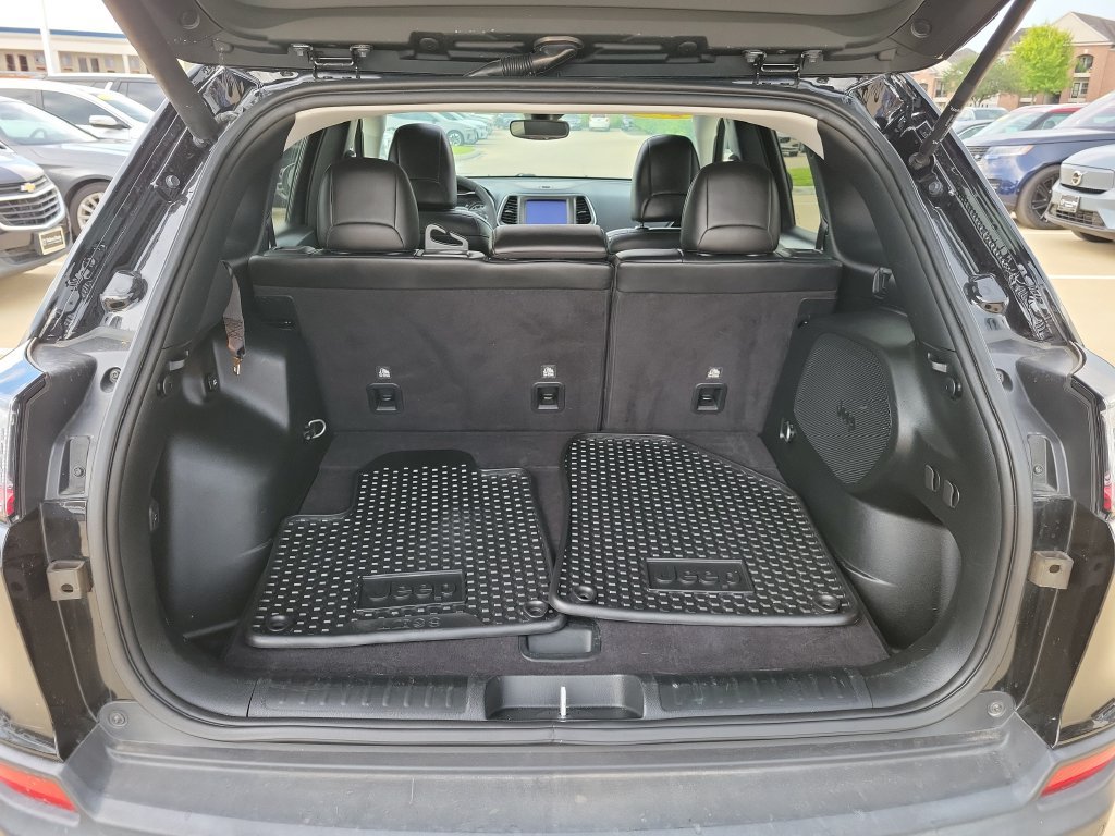 Used 2023 Jeep Cherokee Trailhawk w/ Sun & Sound Group AWD/4WD image 10