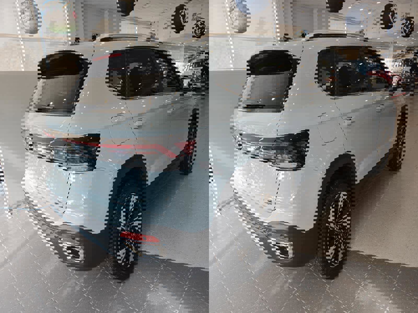 New 2026 Volkswagen Taos SE image 12