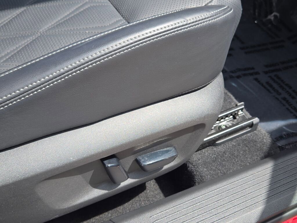 Used 2024 Nissan Rogue Platinum AWD/4WD image 5