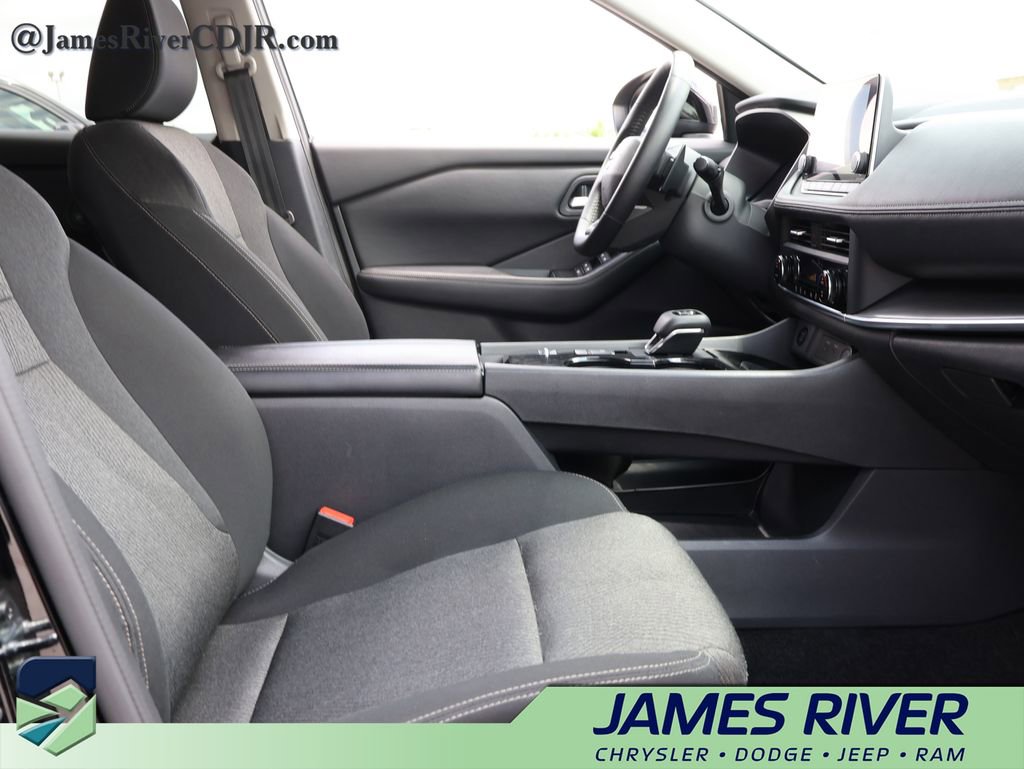 Used 2025 Nissan Rogue SV FWD image 9