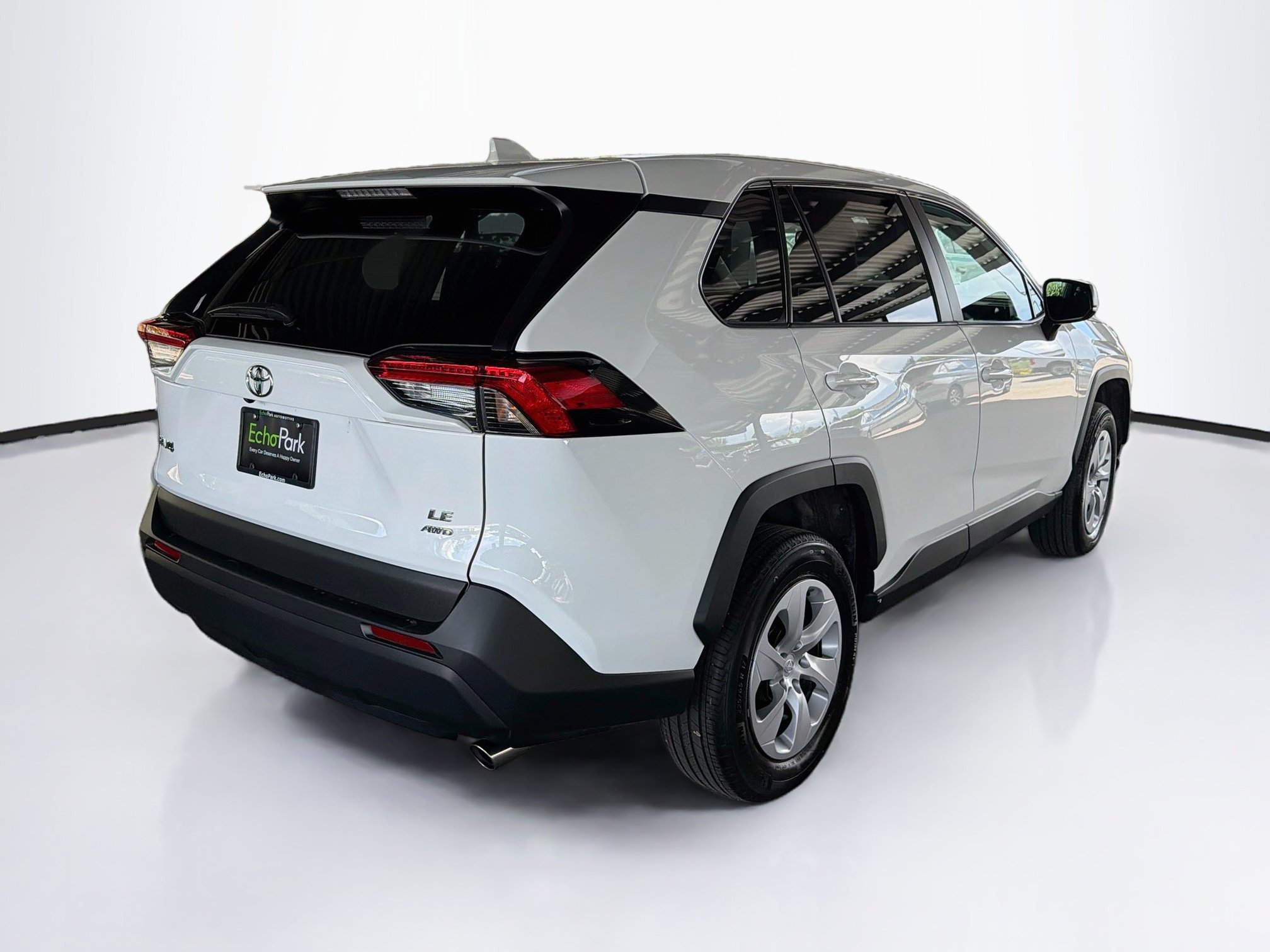 Used 2025 Toyota RAV4 LE AWD/4WD image 9