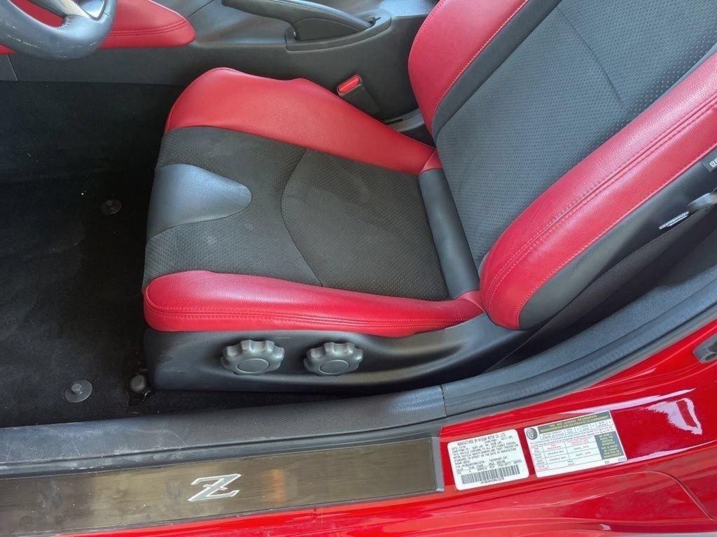 Used 2025 Nissan Z Performance w/ Floor Mat Package RWD image 8