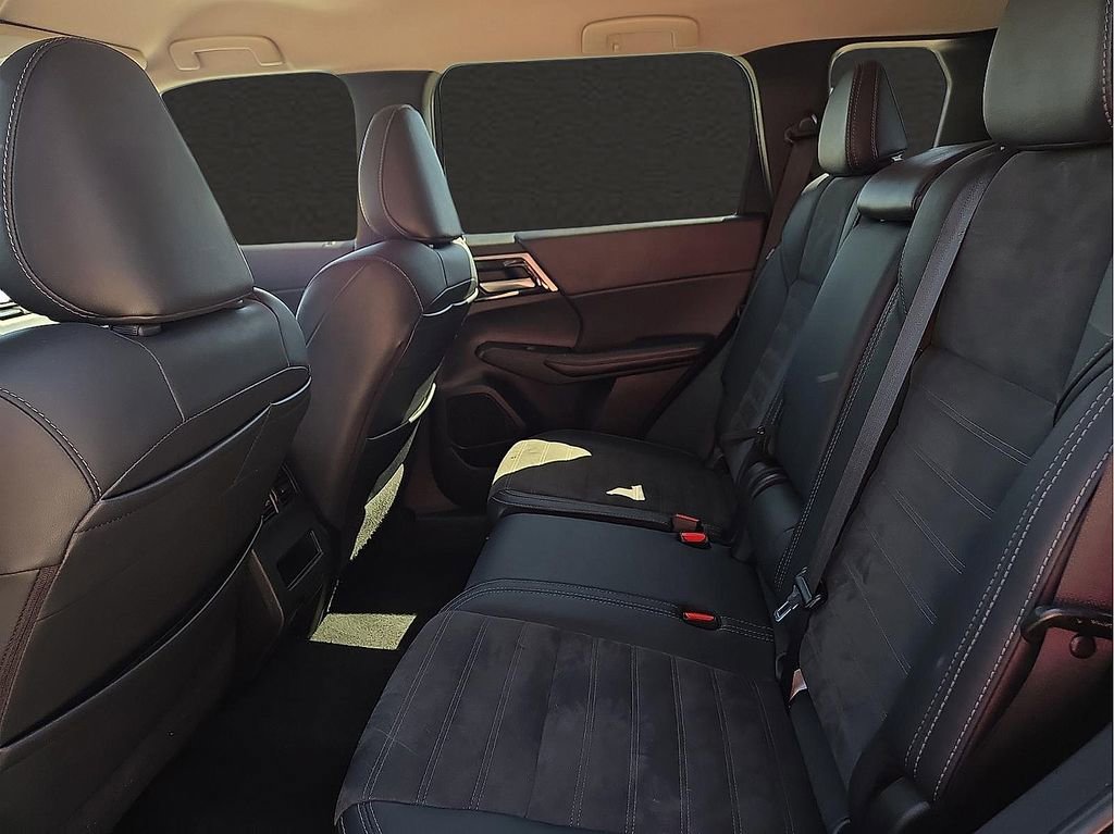 Used 2024 Mitsubishi Outlander SE image 10