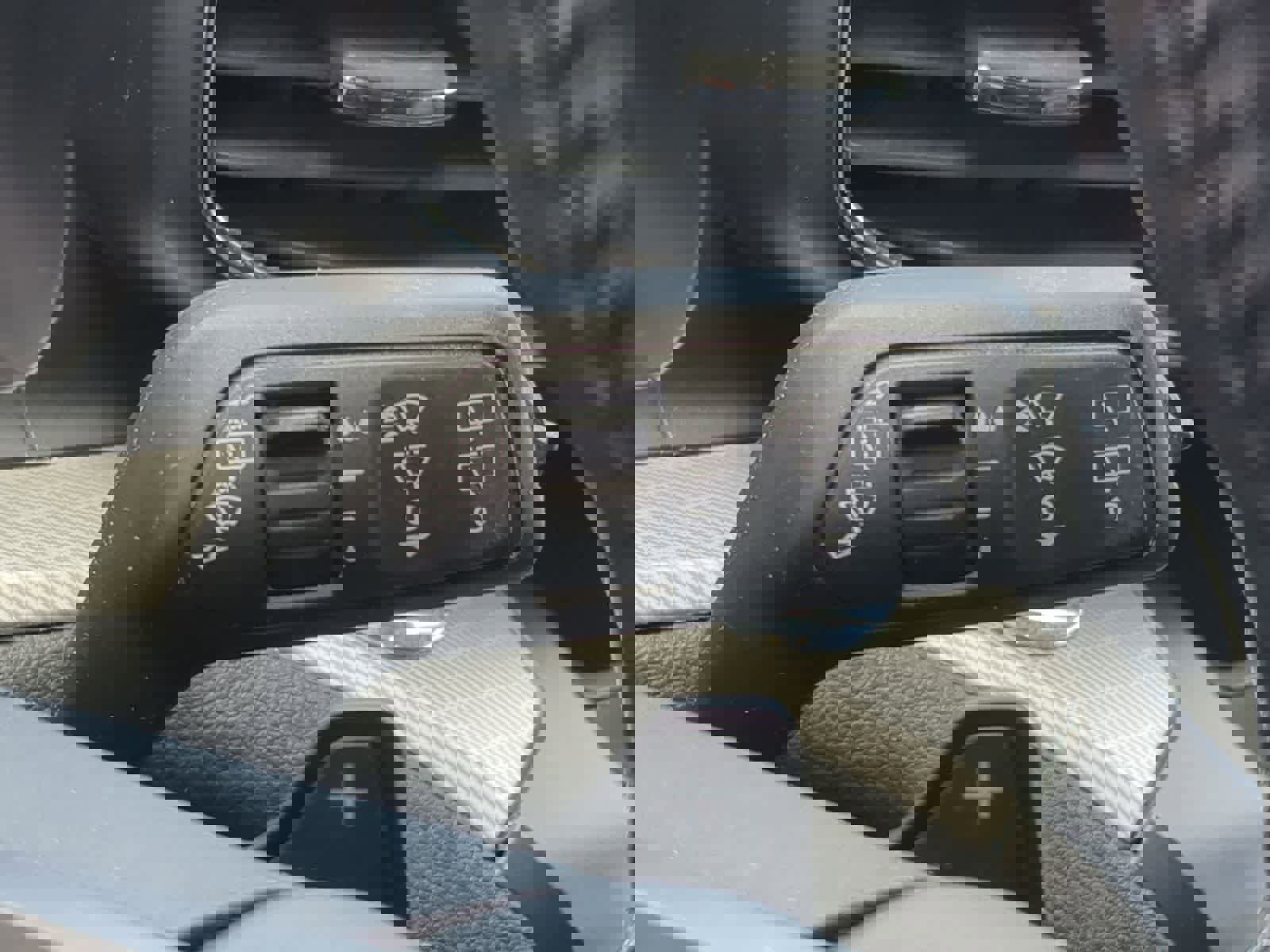 Used 2020 Ford Explorer XLT w/ Equipment Group 202A image 25