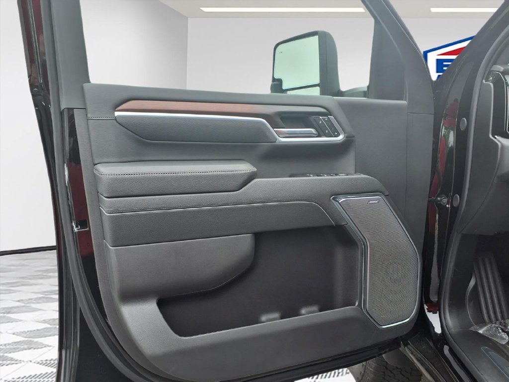 New 2026 GMC Sierra 2500 Denali w/ Denali Reserve Package AWD/4WD image 5
