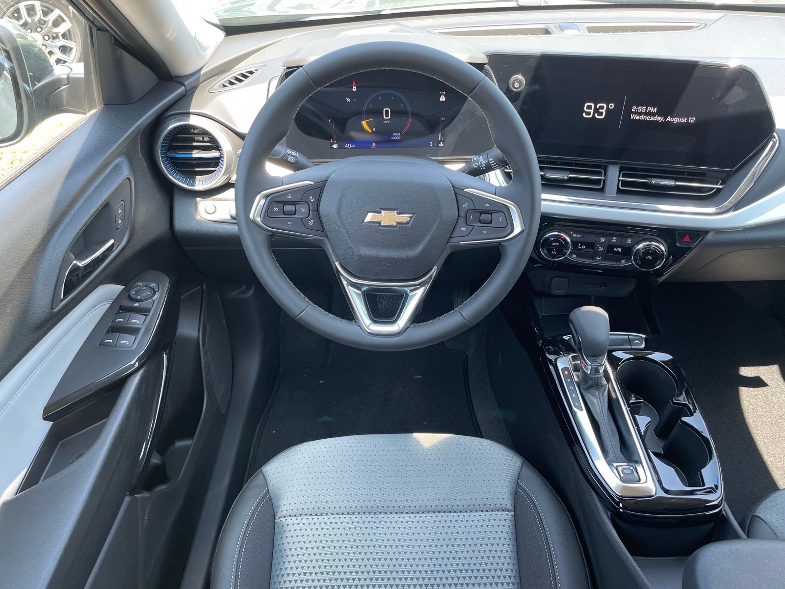New 2026 Chevrolet Trax LT w/ LT Convenience Package FWD image 6