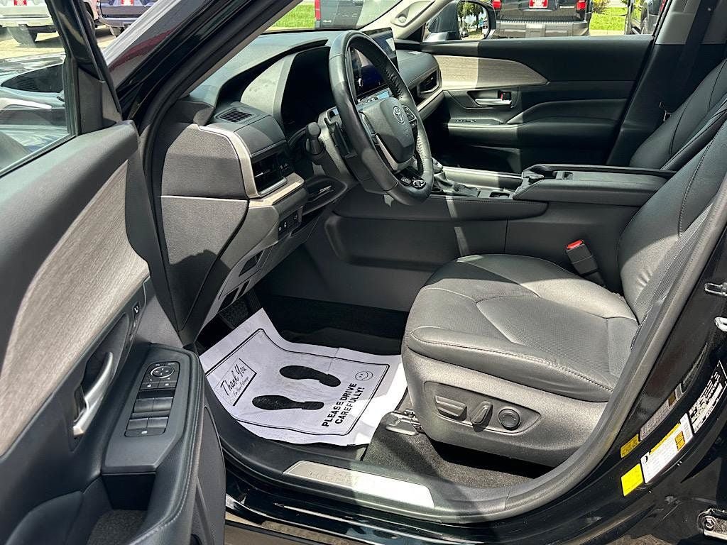 Certified 2025 Toyota Grand Highlander AWD image 11