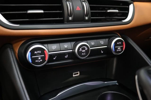 Used 2019 Alfa Romeo Giulia AWD w/ Cold Weather Package image 22