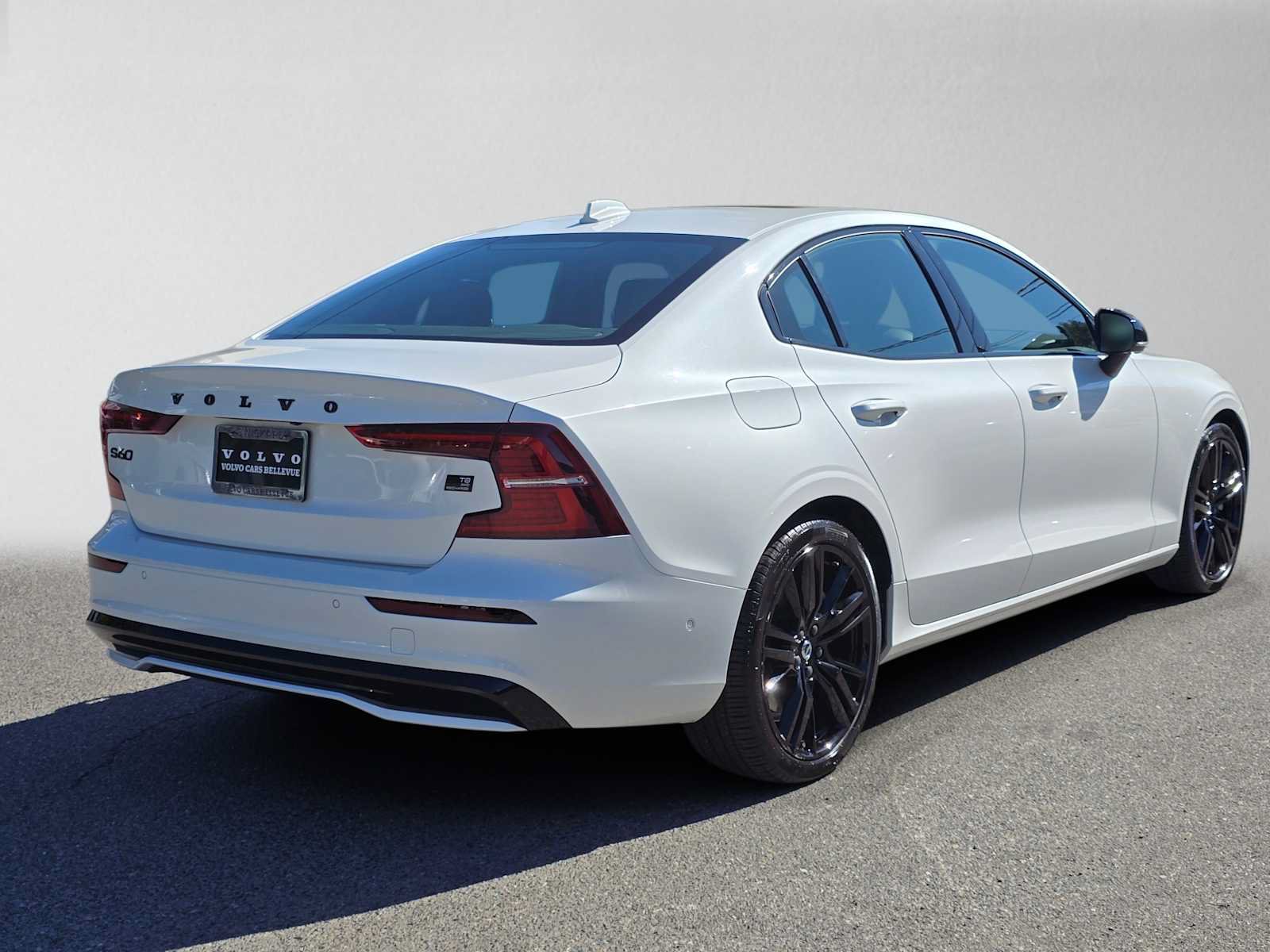 Certified 2024 Volvo S60 T8 Ultimate w/ Climate Package AWD/4WD image 4