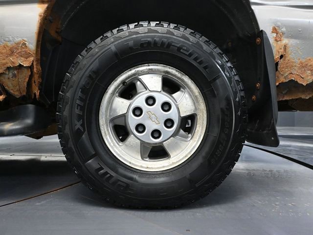 Used 2002 Chevrolet Suburban LS image 12