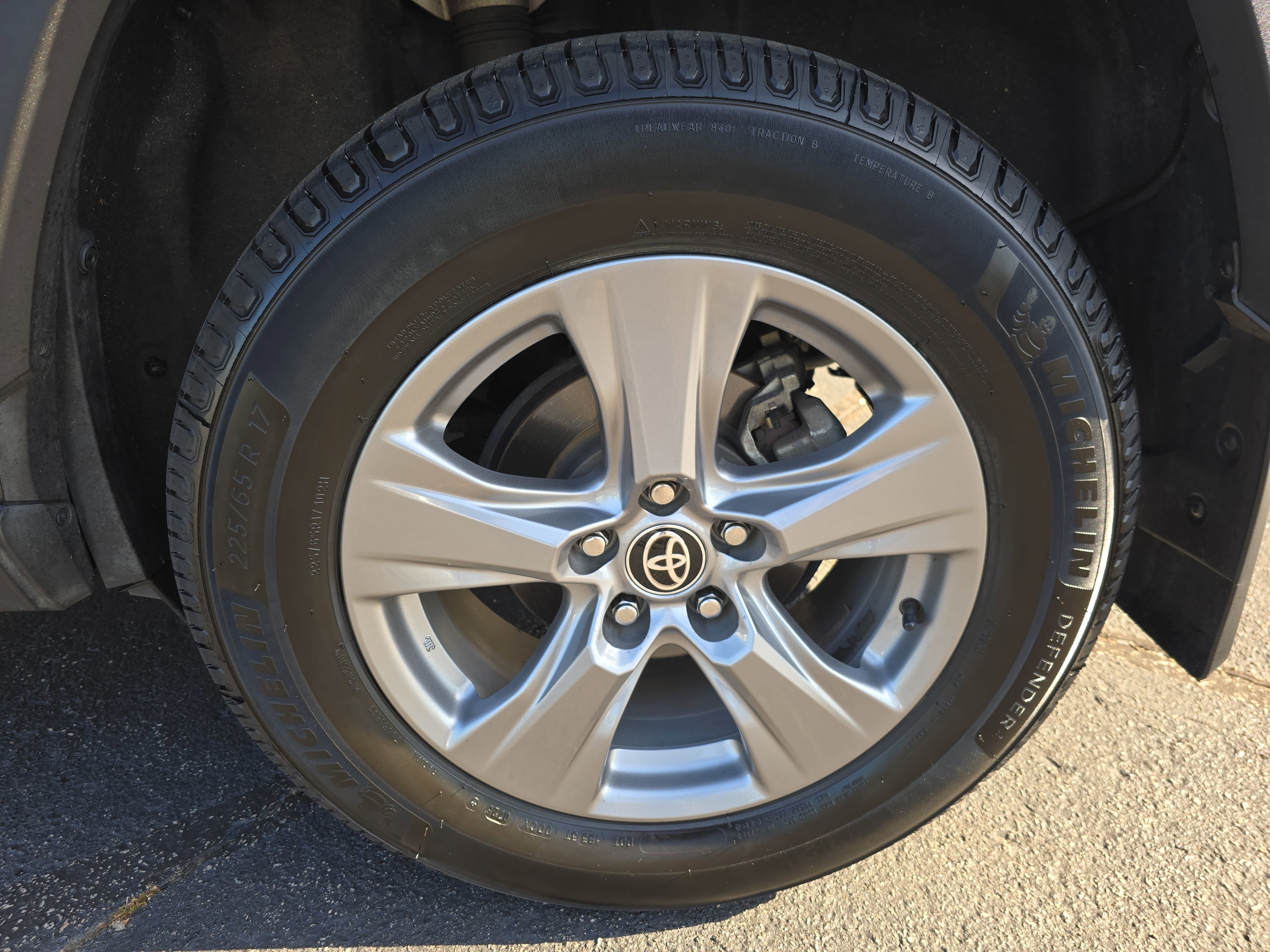 Used 2022 Toyota RAV4 XLE AWD/4WD image 27
