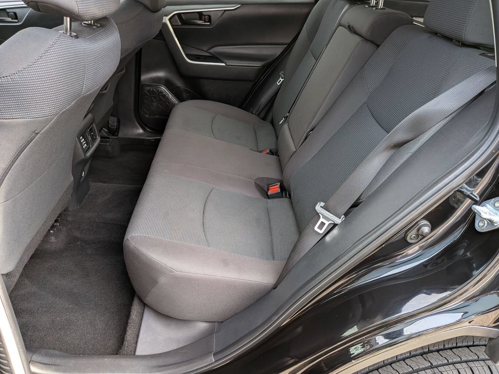 Used 2022 Toyota RAV4 LE AWD/4WD image 27