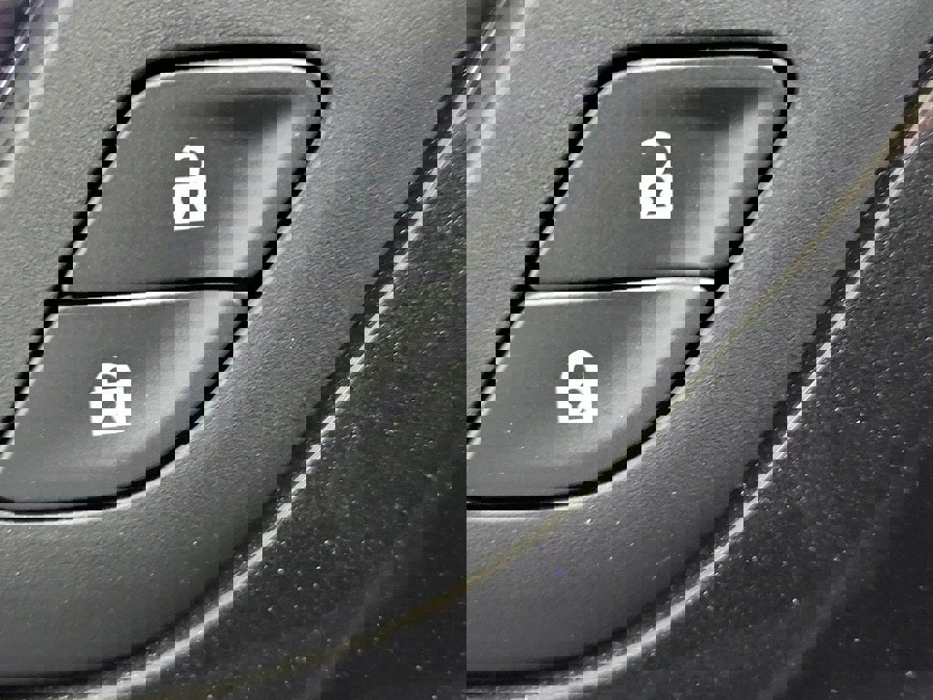 Used 2022 Chevrolet Traverse RS image 21