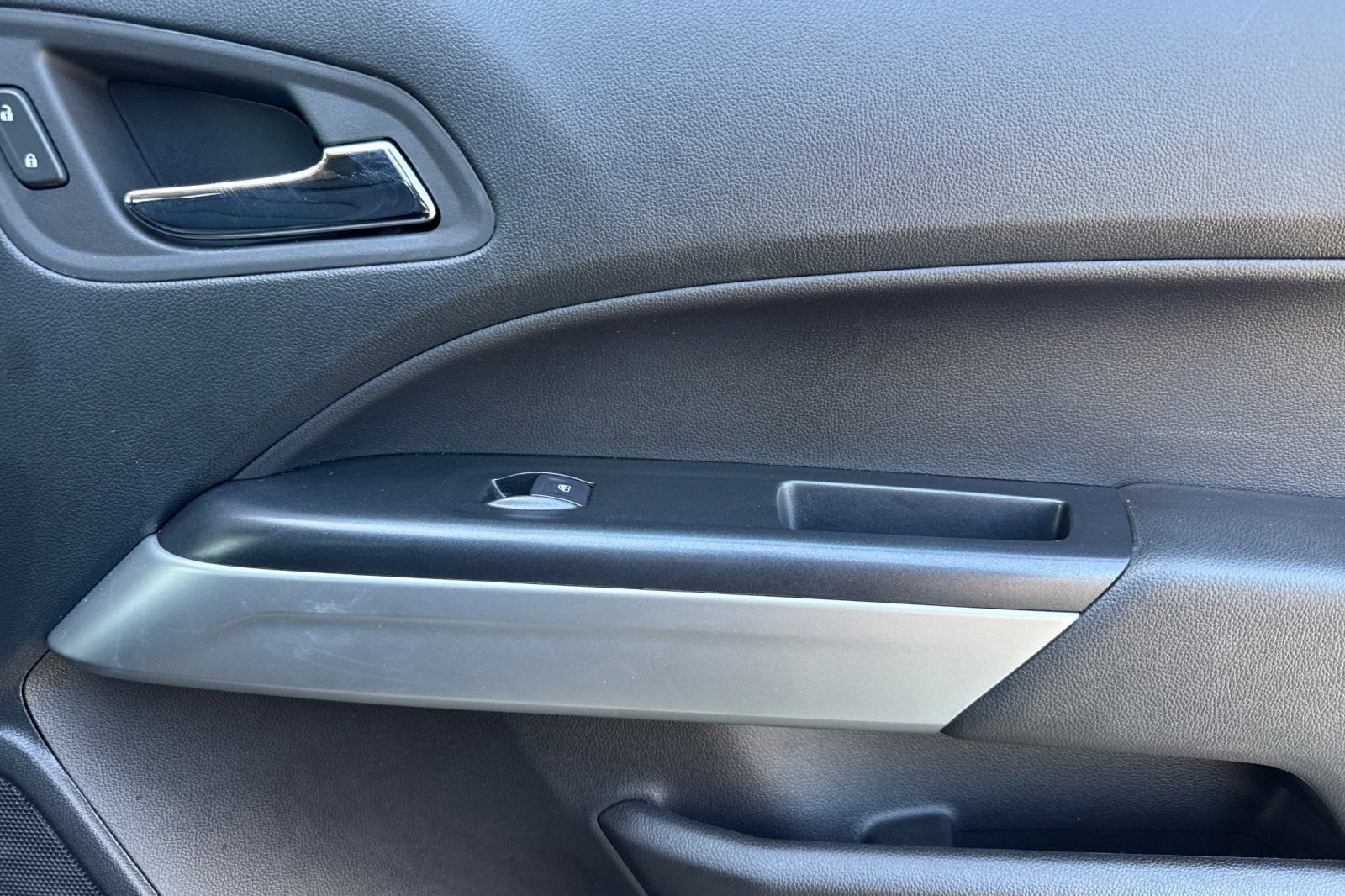 Used 2022 Chevrolet Colorado LT w/ Safety Package image 17