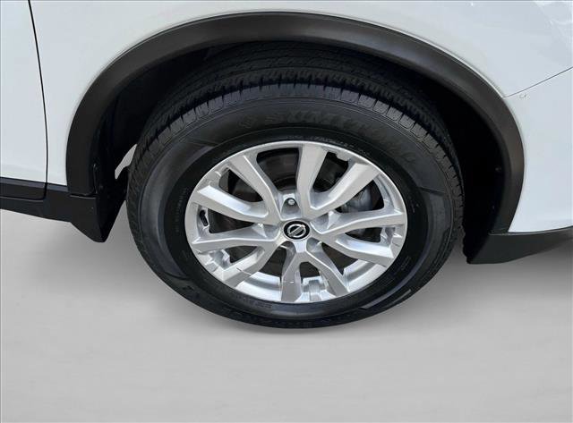 Used 2017 Nissan Rogue SV w/ SV Premium Package image 9