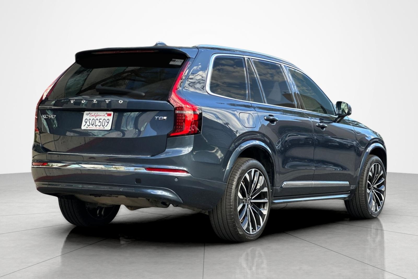 Used 2025 Volvo XC90 T8 Ultra w/ Protection Package Premier AWD/4WD image 5