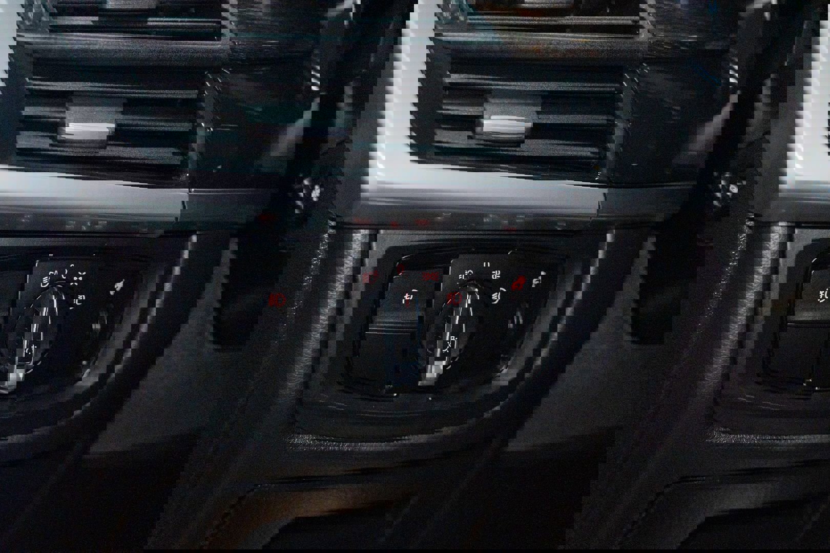 Used 2018 BMW X5 xDrive50i w/ M Sport Package image 21